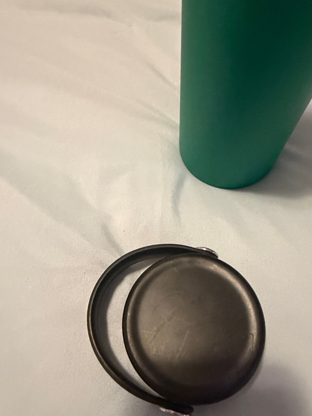 Hydro Flask Green Insulated Bottle with Black Carry Cap - Picture 4 of 5